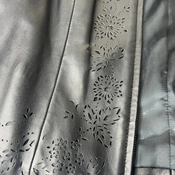 PRESTON & YORK Black Leather Jacket Cutout Design Zip Up Size Medium - Picture 7 of 8